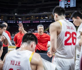 华体会体育官方-比张镇麟还差！中国男篮逆转夜最失意之人：失误被换下 出场30秒